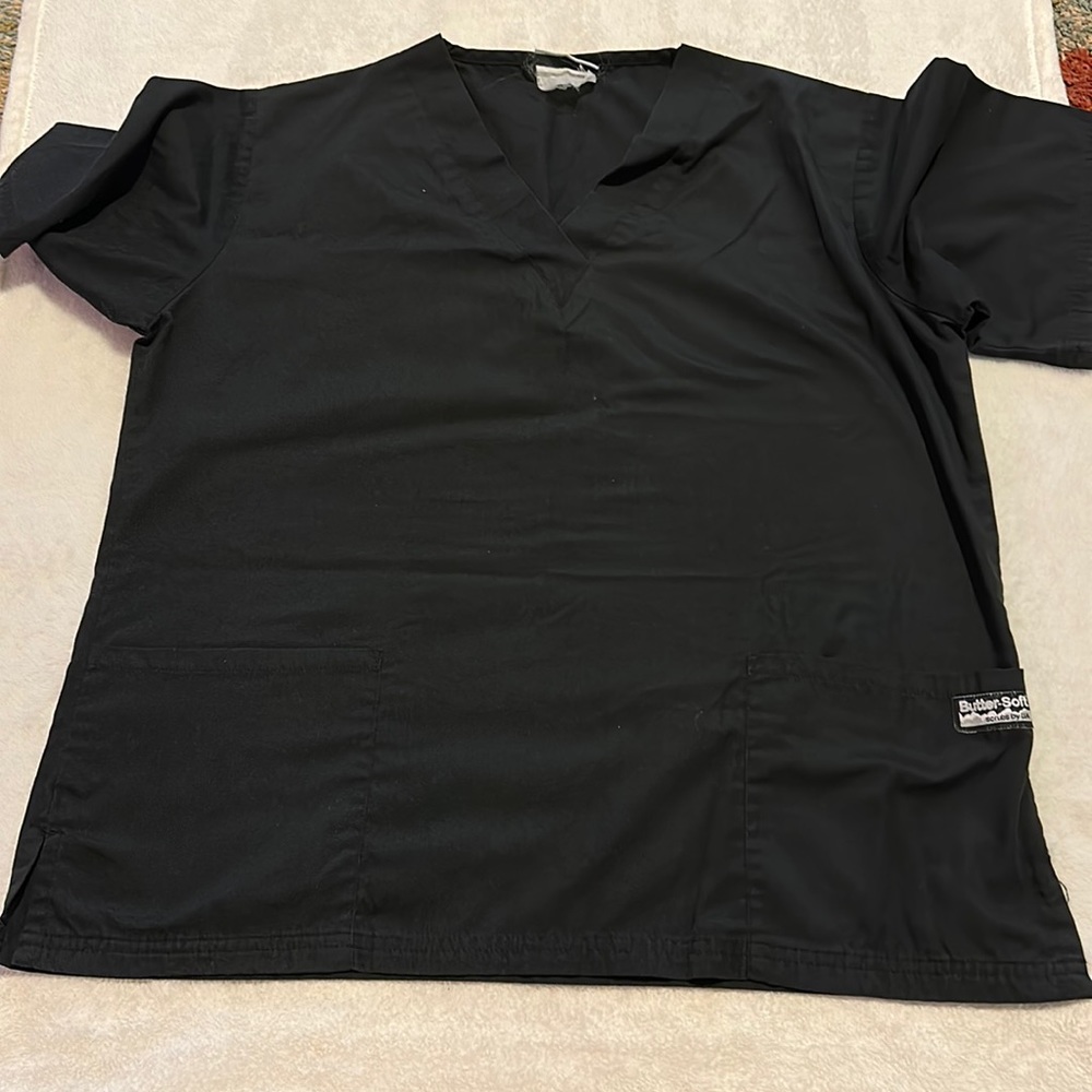 BUTTER SOFT BY UA BLACK SCRUB TOP